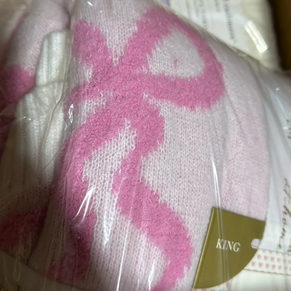- Cupcakes and cashmere pink ribbon/bow, king size reversible, knit blanket 🎀🎀🎀